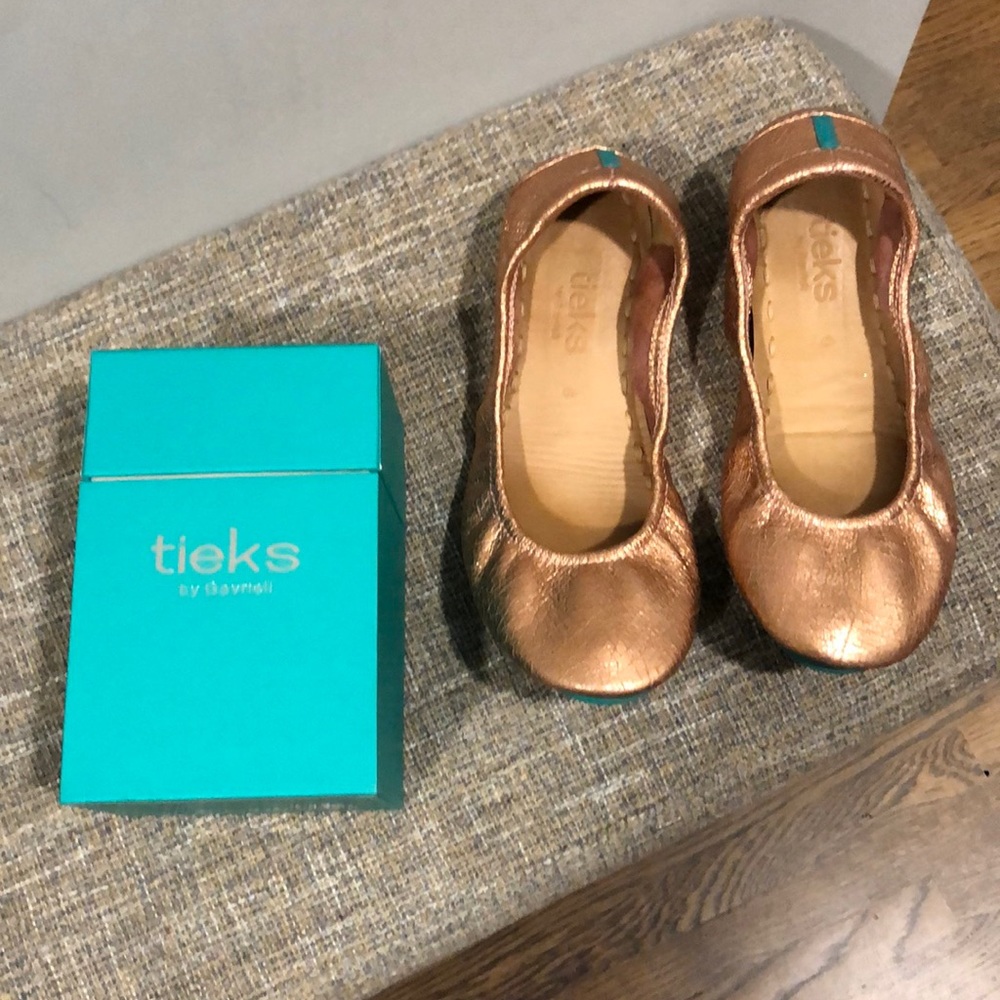 Rose gold Tieks